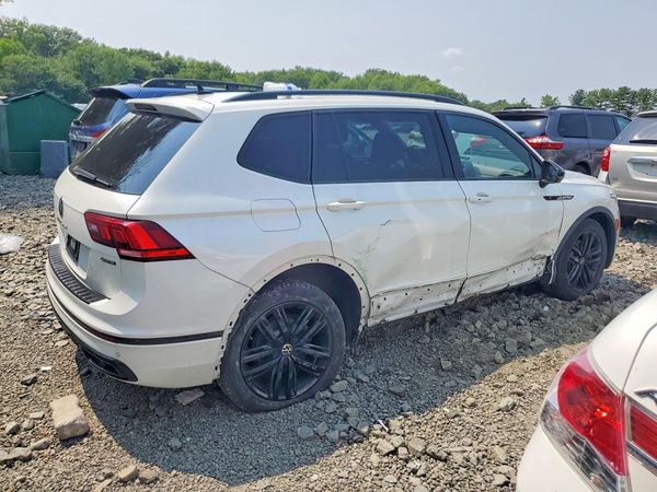 2022 VOLKSWAGEN TIGUAN 4Motion SE R-Line Black