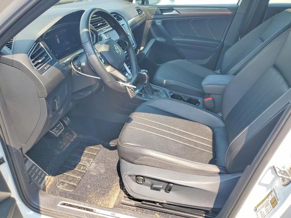 2022 VOLKSWAGEN TIGUAN 4Motion SE R-Line Black