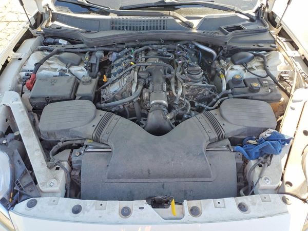 2014 MASERATI QUATTROPORTE Essence — Engine bay