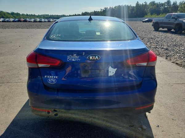 2017 KIA FORTE LX Base