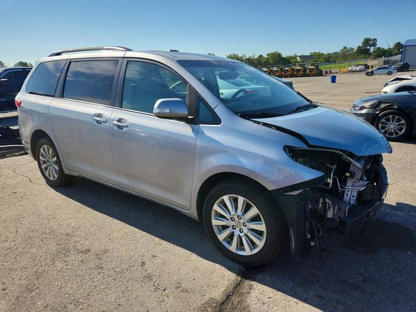 2015 TOYOTA SIENNA