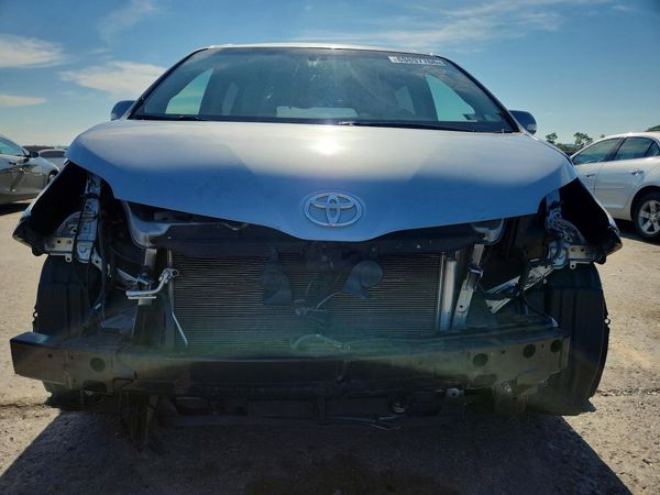 2015 TOYOTA SIENNA