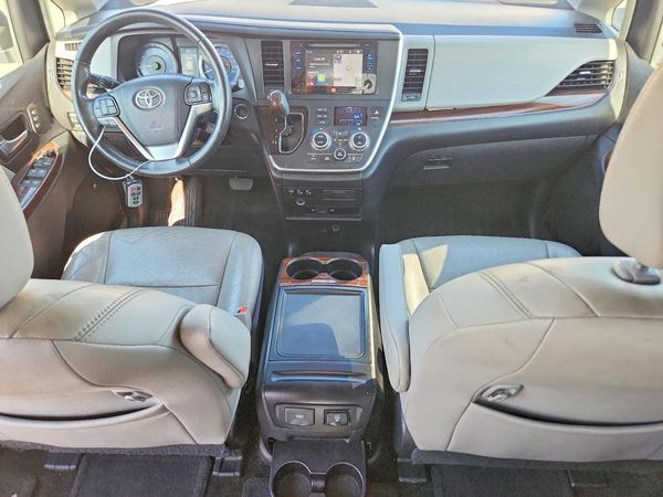 2015 TOYOTA SIENNA