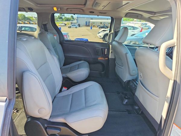 2015 TOYOTA SIENNA