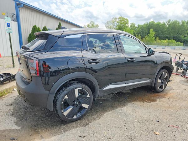 2025 NISSAN KICKS SR