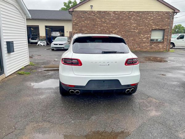 2015 PORSCHE MACAN