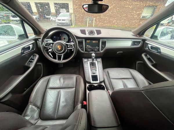 2015 PORSCHE MACAN