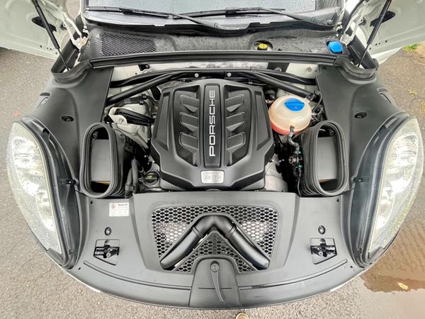 2015 PORSCHE MACAN