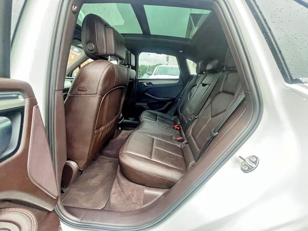 2015 PORSCHE MACAN