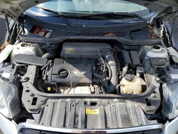 2013 MINI COOPER — Engine bay