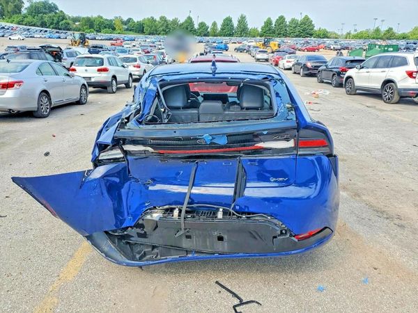 2024 TOYOTA PRIUS