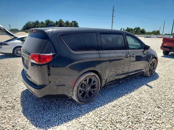2019 CHRYSLER PACIFICA