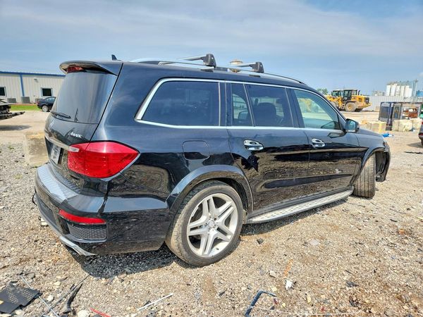 2015 MERCEDES-BENZ GL GL550 4MATIC