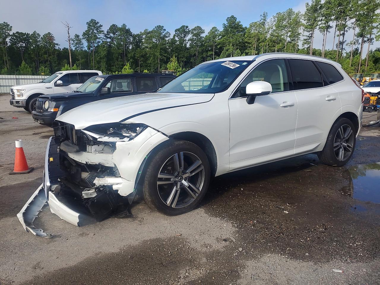 2021 VOLVO XC60 Momentum