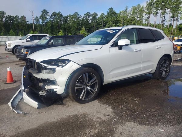2021 VOLVO XC60 Momentum