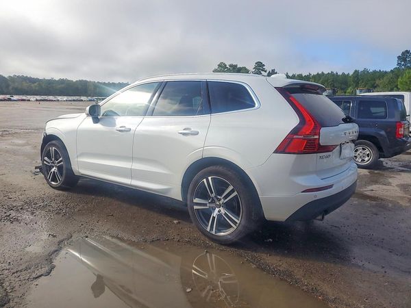 2021 VOLVO XC60 Momentum