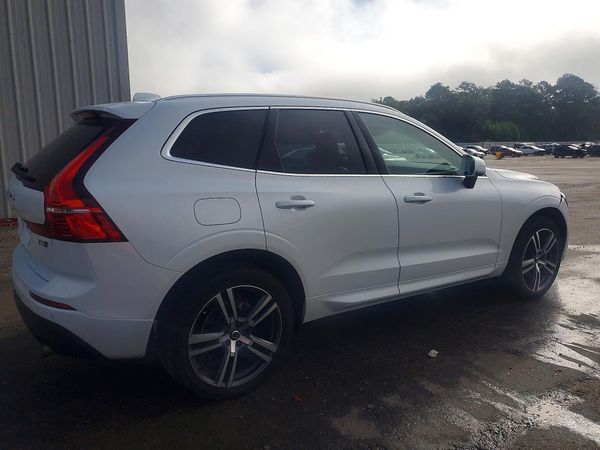 2021 VOLVO XC60 Momentum