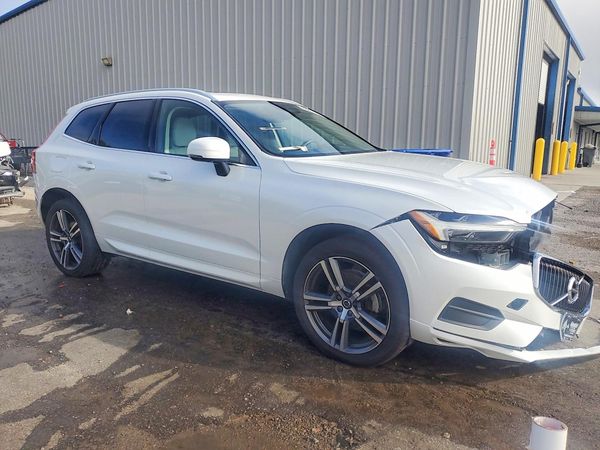 2021 VOLVO XC60 Momentum