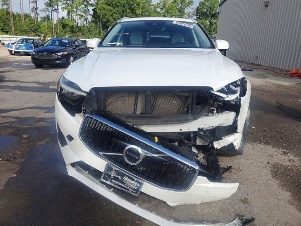 2021 VOLVO XC60 Momentum
