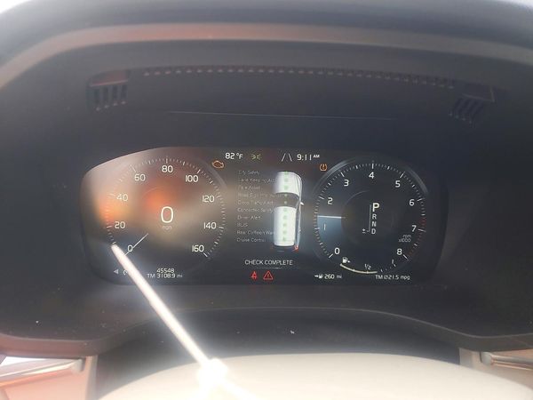 2021 VOLVO XC60 Momentum