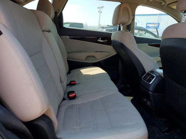 2016 KIA SORENTO L / LX