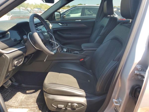 2025 JEEP GRAND CHEROKEE Laredo, Altitude