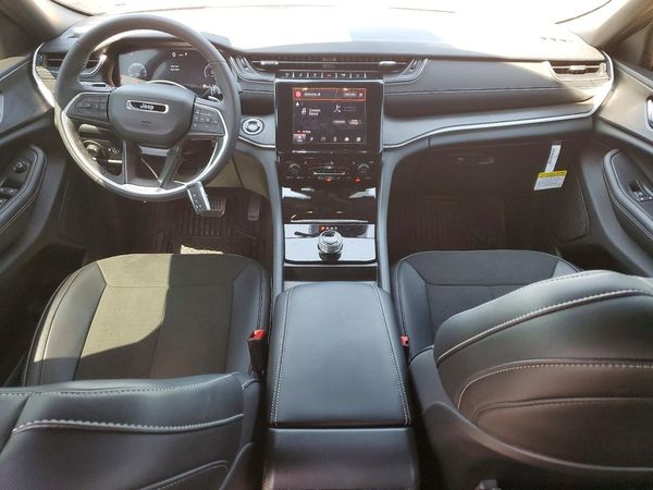 2025 JEEP GRAND CHEROKEE Laredo, Altitude