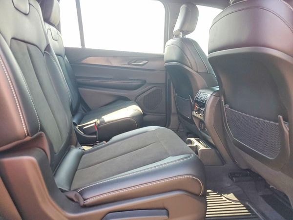 2025 JEEP GRAND CHEROKEE Laredo, Altitude