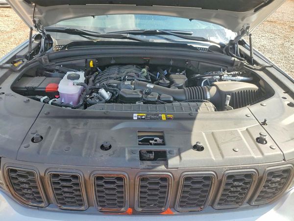 2025 JEEP GRAND CHEROKEE Laredo, Altitude