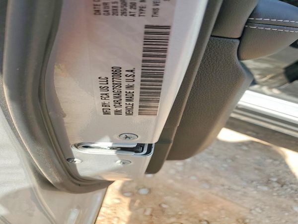 2025 JEEP GRAND CHEROKEE Laredo, Altitude