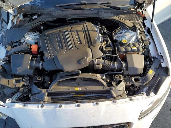 2016 JAGUAR XF R-Sport — Engine bay