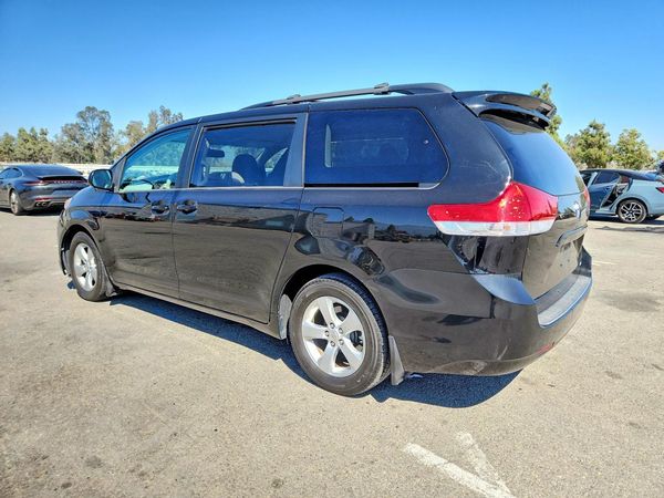 2013 TOYOTA SIENNA