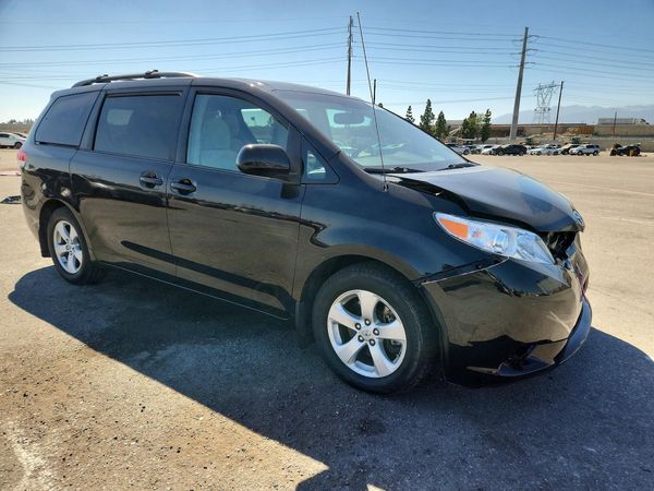 2013 TOYOTA SIENNA