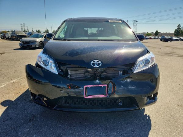 2013 TOYOTA SIENNA