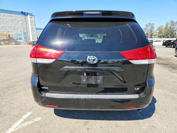 2013 TOYOTA SIENNA