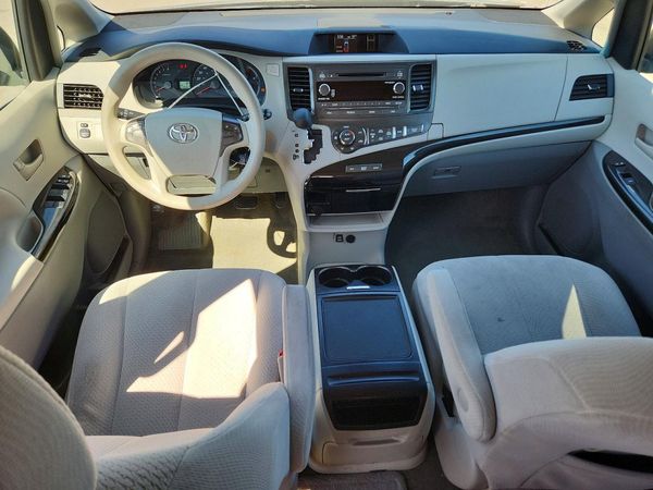 2013 TOYOTA SIENNA