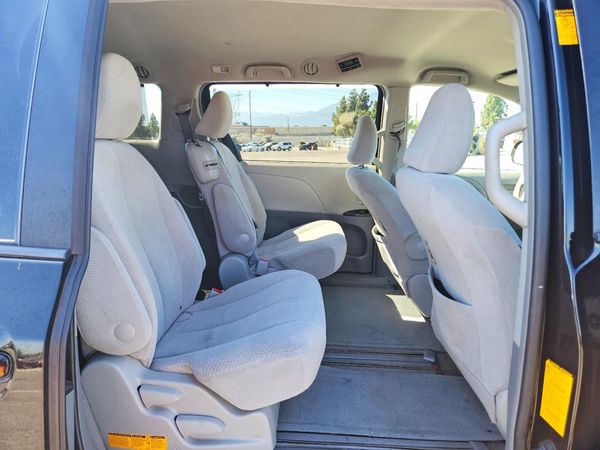 2013 TOYOTA SIENNA