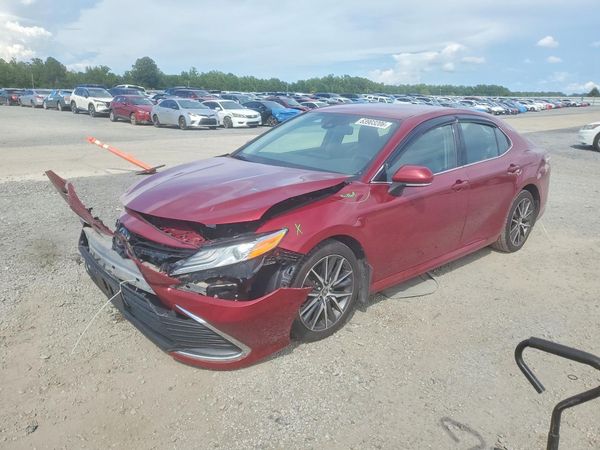 2021 TOYOTA CAMRY XLE