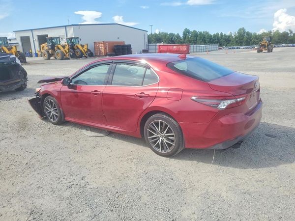 2021 TOYOTA CAMRY XLE