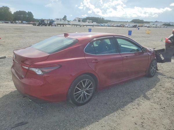 2021 TOYOTA CAMRY XLE