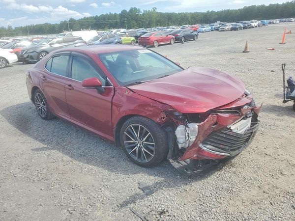 2021 TOYOTA CAMRY XLE