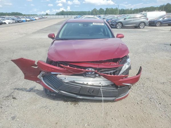 2021 TOYOTA CAMRY XLE