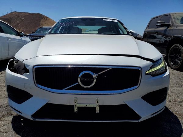 2020 VOLVO S60 Momentum
