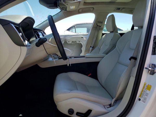 2020 VOLVO S60 Momentum