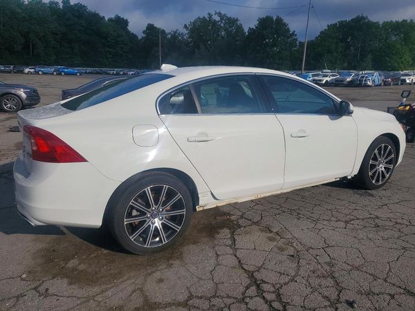 2017 VOLVO S60