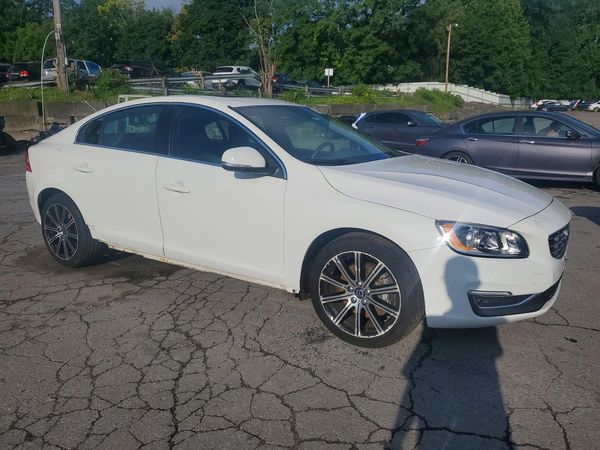 2017 VOLVO S60