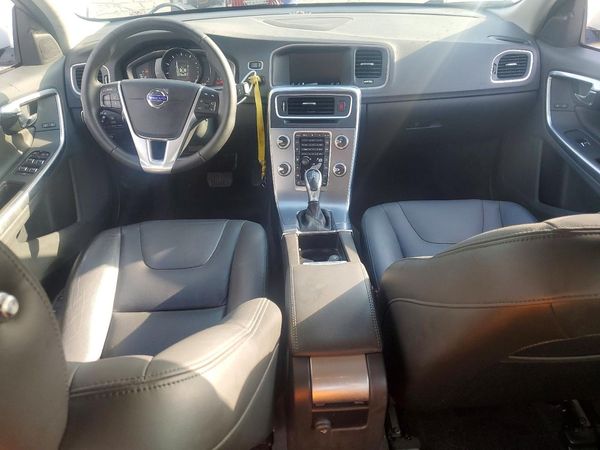 2017 VOLVO S60
