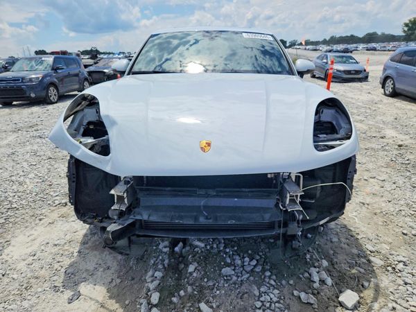 2021 PORSCHE MACAN Base