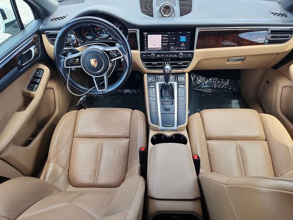 2021 PORSCHE MACAN Base