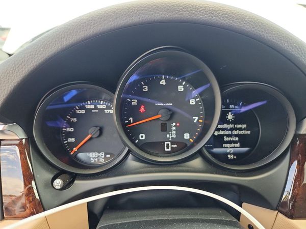 2021 PORSCHE MACAN Base